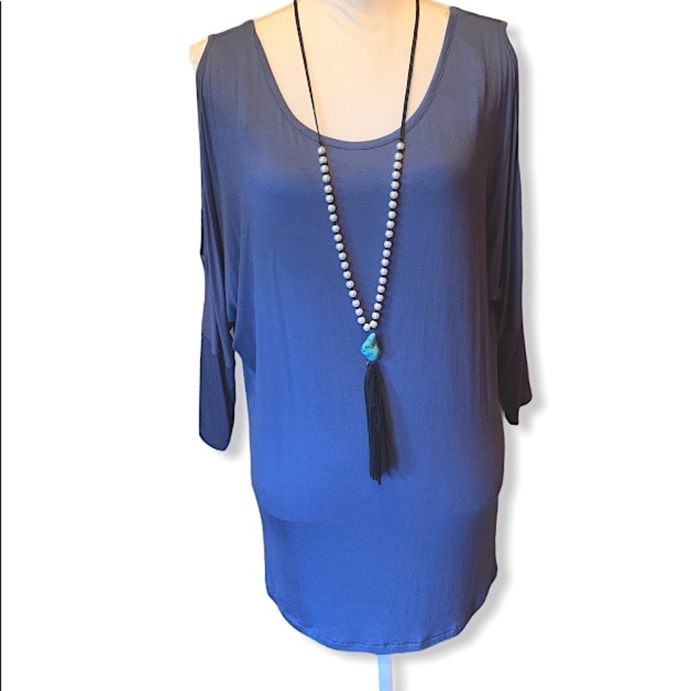 Active USA large denim blue top w necklace